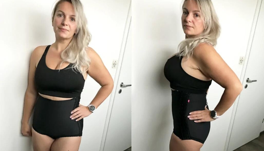 Livia ist zweimal nebeneinander abgebildet und posiert im LIPOELASTIC Kompressionswäsche „VH variant“ in schwarz. Einmal frontal und einmal von der Seite.